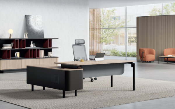 960 x 600 IISA octave director desk1 2024